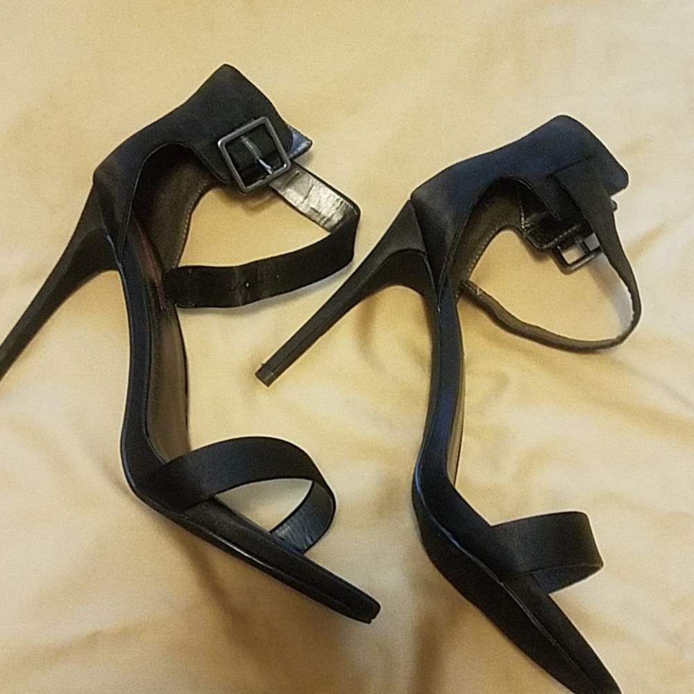Shoes - Picture 2 of 4